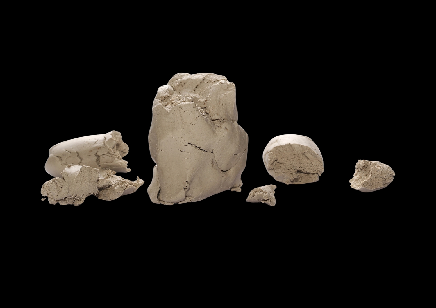 A rare sedimentary material made from kaolinite. Its plasticity makes it a crucial base material for ceramics, pottery, bricks, and tiles.